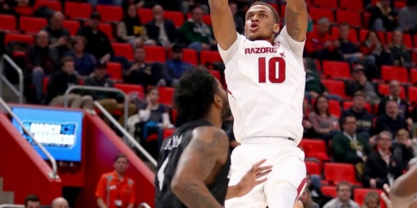 jrs低调看高清直播-疯狂三月来袭！独行侠晒出球员们大学时期帅照！