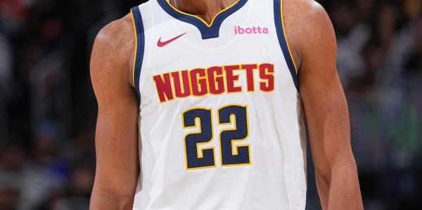 内线支柱！纳吉全场12投4中&amp;amp;罚球2中2 得到11分12板2助2帽